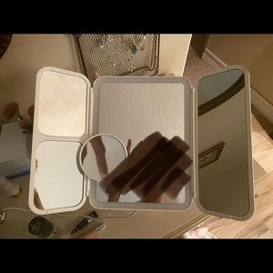 Light up makeup mirror